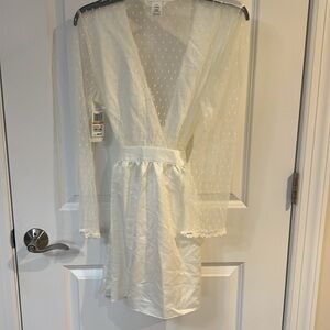 New Women’s lingerie robe never worn-new
